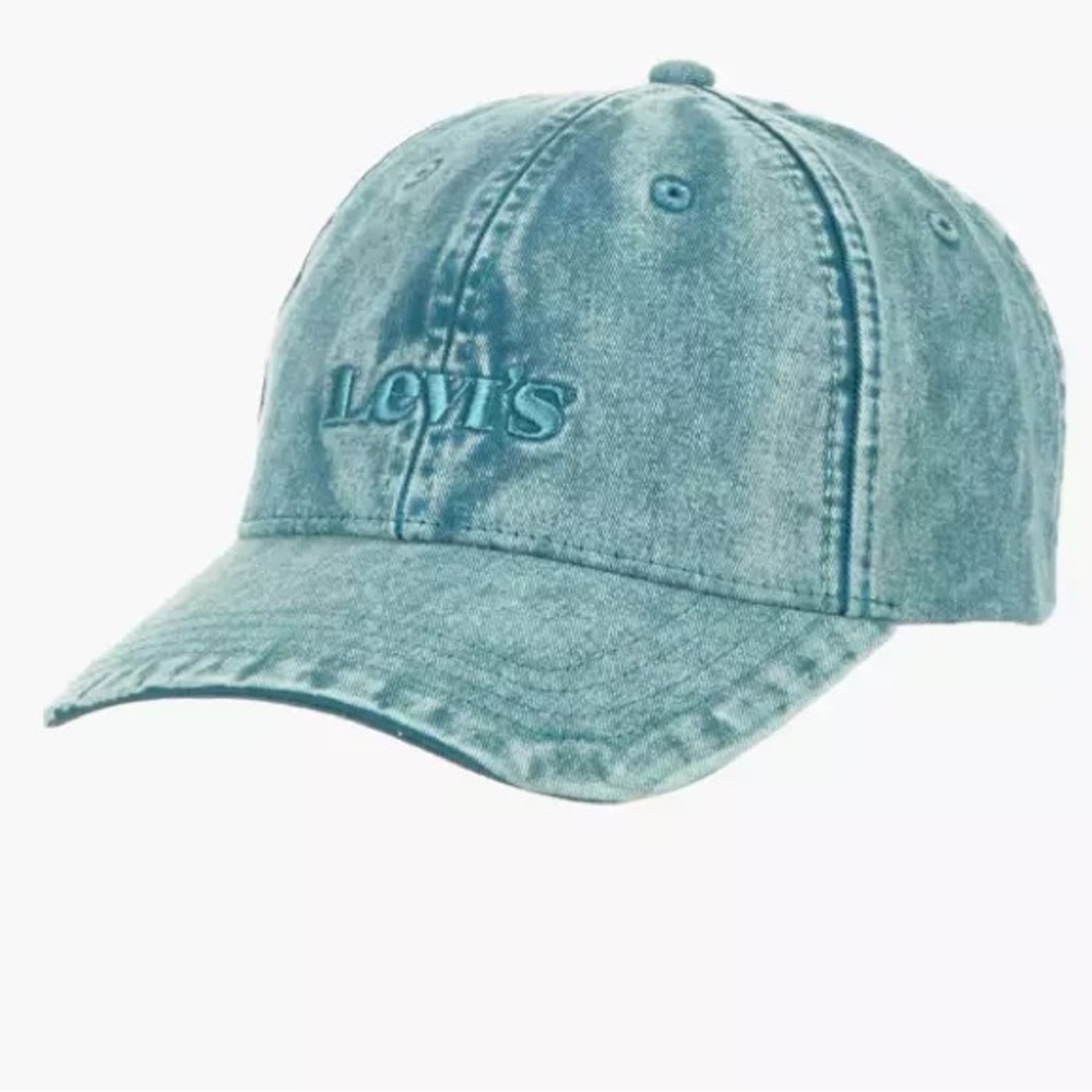 RARE LEVI’S NWT Acid Wash Cap in Pale Blue